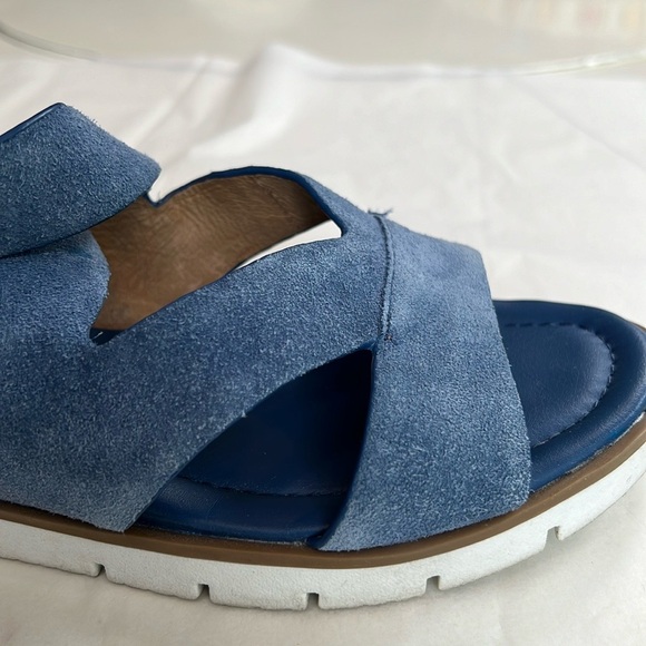Sofft Mirabelle Blue Suede Sandal with Side Buckle Size 8.5 - Picture 6 of 14
